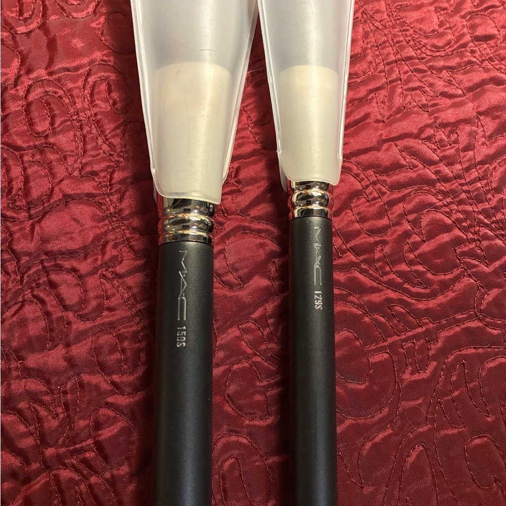 NEW MAC Cosmetics Makeup Brushes - Black